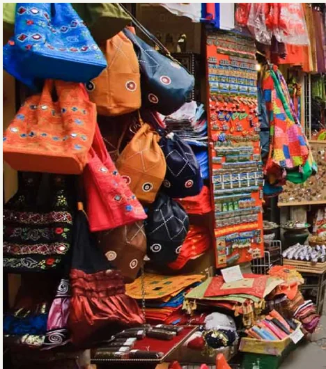 Bazaars of Jaipur
chandpole bazaar
solo rider z
solo travel