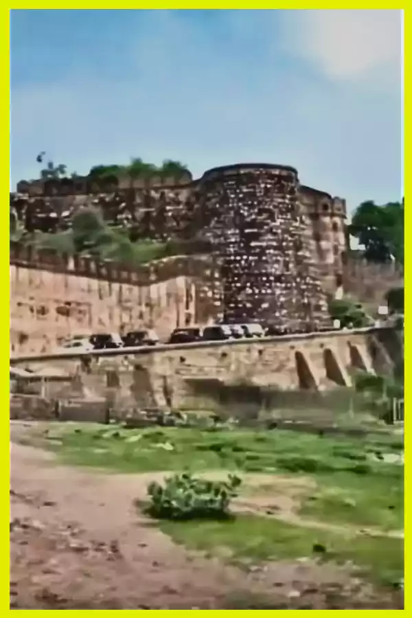 Jhansi fort tales from travelers,